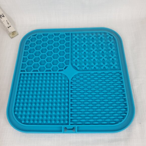 Pet Licking Mats 2 Dog Paw 2 Hexagon 3 Square New - Picture 7 of 13